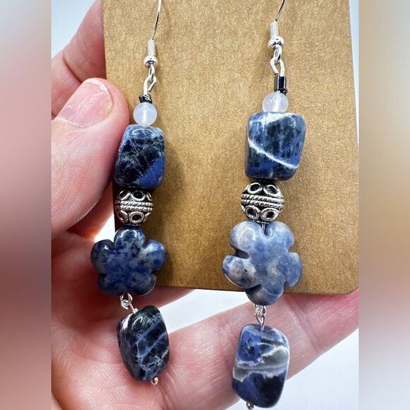 3” dangle earrings with 925 hooks, sodalite, moonstone and silver toned beads! - Picture 4 of 15